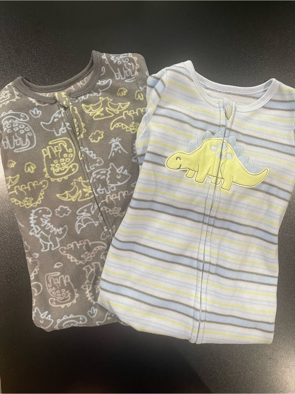 Kids Headquarters Dinosaur themed Fleece Zip Footed Pajamas. Fit 18 mo. 💤 🦖